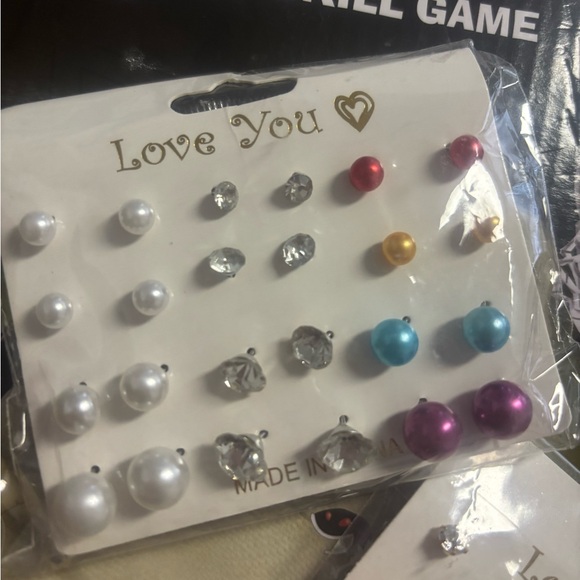 Assorted Stud Earrings Set - Picture 6 of 6